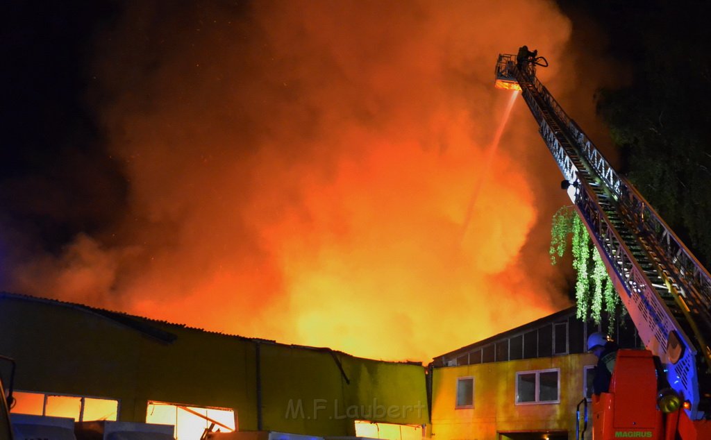 Grossfeuer Poco Lager Koeln Porz Gremberghoven Hansestr P092.JPG - Miklos Laubert